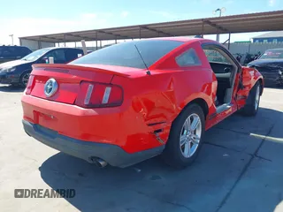 2011 Ford Mustang V6 z VIN 1ZVBP8AM2B5115755, wystawiony jako IAAI lot #41683472 z przebiegiem 183 219 mil mil oraz . Historia ofert i sprzedaży dostępna na DreamBid. Obrazek 4.