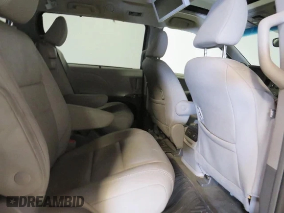 2018 Toyota Sienna XLE Auto Access Seat with VIN 5TDYZ3DC3JS921237, listed as a Copart auction lot 48207645 with 58,821 mi miles and Salvage Title. Bid and sale history available at carsss.com. Image 6.