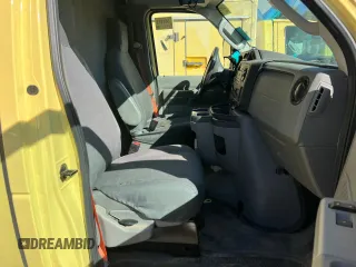 2019 Ford Econoline Commercial with VIN 1FDXE4FS9KDC52269, listed as a Copart auction lot 48694385 with 150,000 mi miles and Clean Title. Bid and sale history available at carsss.com. Image 6.