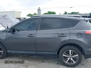 2018 Toyota RAV4 XLE z VIN 2T3WFREV8JW429188, wystawiony jako IAAI lot #42121963 z przebiegiem 133 462 mil mil oraz . Historia ofert i sprzedaży dostępna na DreamBid. Obrazek 14.