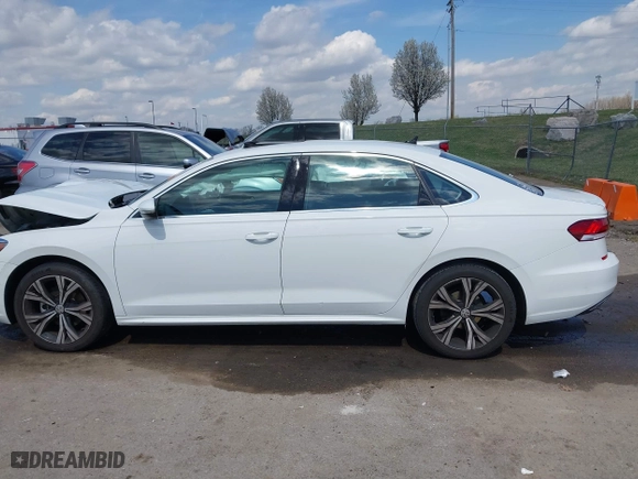 2022 Volkswagen Passat 2.0T SE with VIN 1VWSA7A33NC005929, listed as a IAAI auction lot 41877352 with 45,383 mi miles. Bid and sale history available at carsss.com. Image 14.
