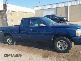 2005 Dodge Dakota z VIN 1D7HW22N05S254041, wystawiony jako IAAI lot #40369728 z przebiegiem 152 520 mil mil oraz . Historia ofert i sprzedaży dostępna na DreamBid. Obrazek 13.