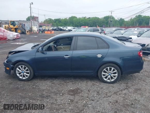 2010 Volkswagen Jetta Limited Edition z VIN 3VWAZ7AJ5AM155049, wystawiony jako IAAI lot #42276777 z przebiegiem 88 699 mil mil oraz . Historia ofert i sprzedaży dostępna na DreamBid. Obrazek 14.