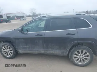 2018 Jeep Cherokee Overland with VIN 1C4PJMJX5JD594240, listed as a IAAI auction lot 41285832 with 130,334 mi miles. Bid and sale history available at carsss.com. Image 14.