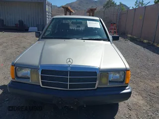 1986 Mercedes-Benz 190 E z VIN WDBDA24D0GF194753, wystawiony jako IAAI lot #42321094 z przebiegiem 135 395 mil mil oraz . Historia ofert i sprzedaży dostępna na DreamBid. Obrazek 6.