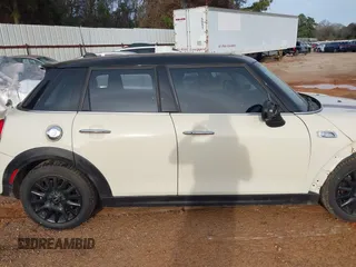 2015 MINI Hardtop 4 Door S z VIN WMWXU3C50F2B59450, wystawiony jako IAAI lot #41271841 z przebiegiem 70 719 mil mil oraz . Historia ofert i sprzedaży dostępna na DreamBid. Obrazek 14.