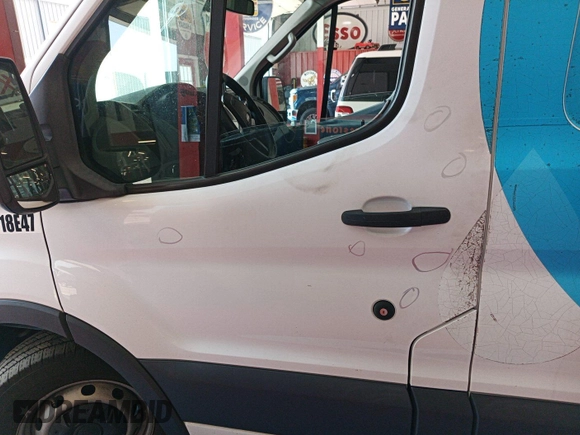 2018 Ford Transit z VIN 1FTYE1CM6JKB35871, wystawiony jako IAAI lot #42737736 z przebiegiem 199 396 mil mil oraz . Historia ofert i sprzedaży dostępna na DreamBid. Obrazek 13.