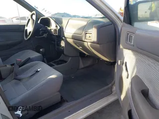 1995 Ford Escort z VIN 3FASP15J4SR123210, wystawiony jako IAAI lot #41397803 z przebiegiem 72 765 mil mil oraz . Historia ofert i sprzedaży dostępna na DreamBid. Obrazek 5.