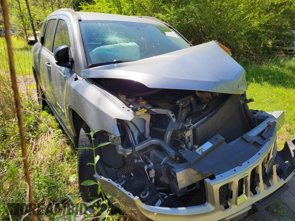 2017 Jeep Compass 75th Anniversary Edition with VIN 1C4NJDBB5HD143197, listed as a IAAI auction lot 42065634 with 1 mi miles. Bid and sale history available at carsss.com. Image 2.