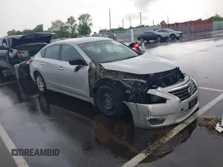2015 Nissan Altima S z VIN 1N4AL3AP2FN920416, wystawiony jako IAAI lot #42223974 z przebiegiem 135 832 mil mil oraz . Historia ofert i sprzedaży dostępna na DreamBid. Obrazek 1.