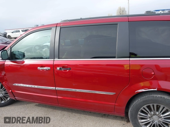2014 Chrysler Town & Country Touring-L with VIN 2C4RC1CGXER165421, listed as a IAAI auction lot 41866846 with 53,303 mi miles. Bid and sale history available at carsss.com. Image 15.