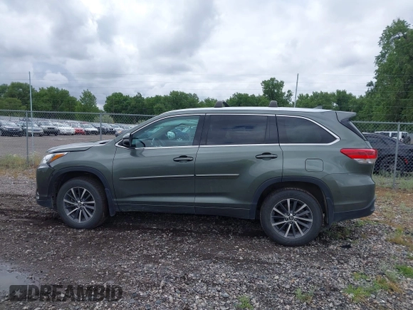 2018 Toyota Highlander SE with VIN 5TDJZRFH9JS823049, listed as a IAAI auction lot 39639165 with 85,990 mi miles and . Bid and sale history available at DreamBid. Image 14.