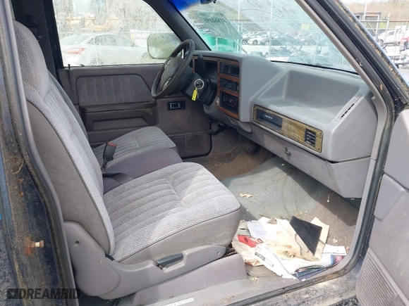 1995 Dodge Dakota with VIN 1B7GL23X0SS266233, listed as a IAAI auction lot 41864191 with 199,159 mi miles. Bid and sale history available at carsss.com. Image 5.