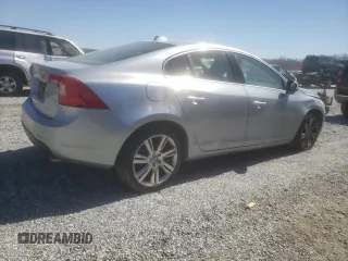 2013 Volvo S60 T6 R-Design Platinum z VIN YV1902FHXD2197960, wystawiony jako Copart lot #48848335 z przebiegiem 104 547 mil mil oraz Szkoda całkowita • Salvage title. Historia ofert i sprzedaży dostępna na DreamBid. Obrazek 3.
