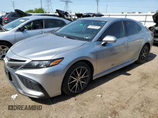2022 Toyota Camry SE z VIN 4T1G11AK7NU633060, wystawiony jako Copart lot #58509575 z przebiegiem 208 372 mil mil oraz Czysty tytuł • Clean title. Historia ofert i sprzedaży dostępna na DreamBid. Obrazek 1.