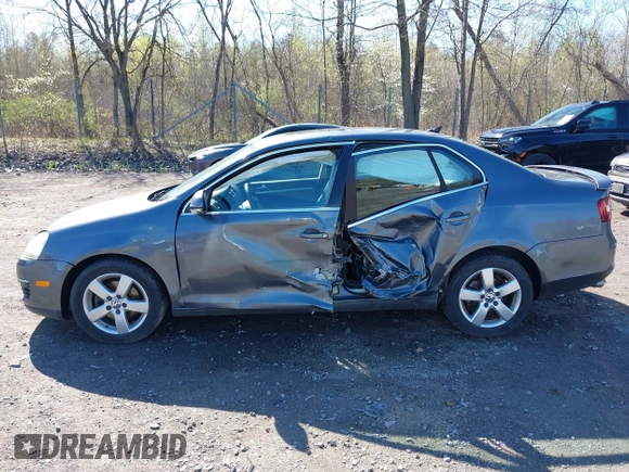 2008 Volkswagen Jetta SE с VIN 3VWRZ71K08M066480, выставлен на аукционе IAAI как лот 42129061 с пробегом 171 767 миль миль и . История ставок и продаж доступна на DreamBid. Изображение 14.