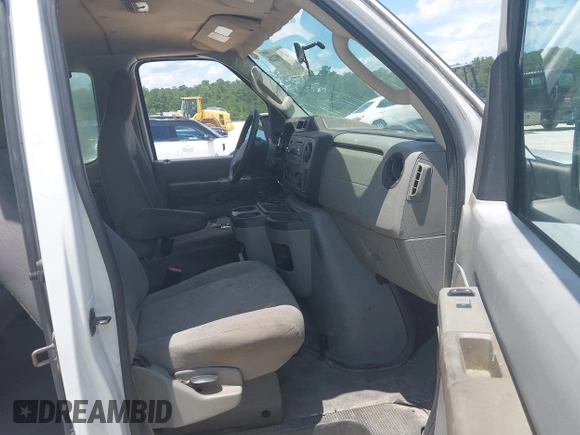 2009 Ford Econoline Passenger XL z VIN 1FMNE11W89DA72209, wystawiony jako IAAI lot #42509228 z przebiegiem 230 818 mil mil oraz . Historia ofert i sprzedaży dostępna na DreamBid. Obrazek 5.
