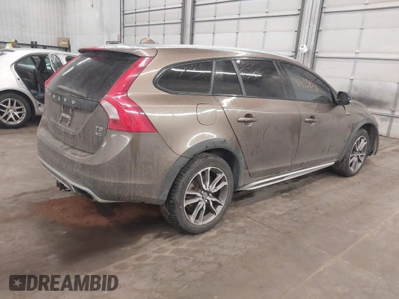 2015 Volvo V60 Cross Country T5 with VIN YV4612HK8F1001602, listed as a IAAI auction lot 41435154 with 143,575 mi miles. Bid and sale history available at carsss.com. Image 4.