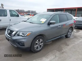 2019 Nissan Pathfinder S z VIN 5N1DR2MM7KC593207, wystawiony jako IAAI lot #41639401 z przebiegiem 71 494 mil mil oraz . Historia ofert i sprzedaży dostępna na DreamBid. Obrazek 2.
