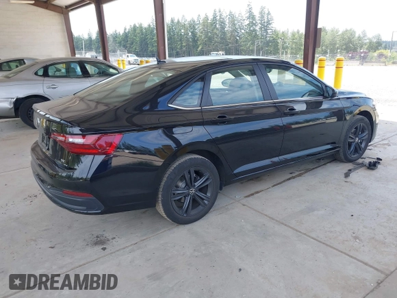 2024 Volkswagen Jetta SE with VIN 3VW7M7BU5RM052470, listed as a IAAI auction lot 42520137 with 26,902 mi miles and . Bid and sale history available at DreamBid. Image 4.