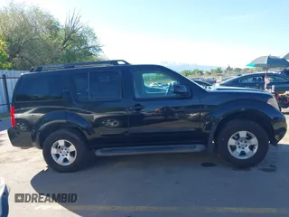 2007 Nissan Pathfinder S z VIN 5N1AR18U47C636190, wystawiony jako IAAI lot #42200265 z przebiegiem 228 221 mil mil oraz . Historia ofert i sprzedaży dostępna na DreamBid. Obrazek 14.