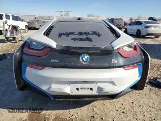 2015 BMW i8 z VIN WBY2Z2C51FV392594, wystawiony jako Copart lot #42561715 z przebiegiem Nie podano mil oraz Szkoda całkowita • Salvage title. Historia ofert i sprzedaży dostępna na DreamBid. Obrazek 6.