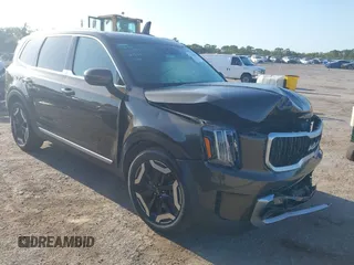 2023 Kia Telluride EX X-Line z VIN 5XYP3DGC2PG354460, wystawiony jako IAAI lot #42123098 z przebiegiem 21 368 mil mil oraz . Historia ofert i sprzedaży dostępna na DreamBid. Obrazek 1.