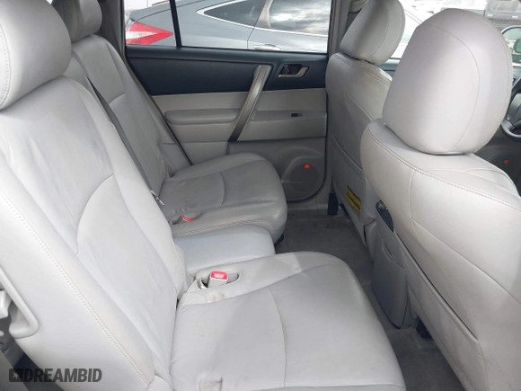 2008 Toyota Highlander Sport with VIN JTEDS43A382007009, listed as a IAAI auction lot 41843043 with 301,488 mi miles. Bid and sale history available at carsss.com. Image 8.