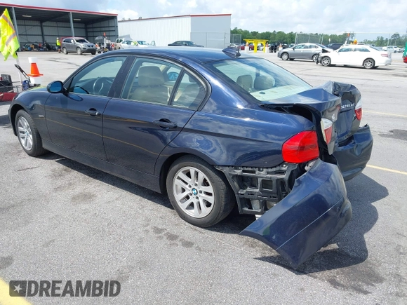 2007 BMW 3 Series 328xi z VIN WBAVC935X7KZ71009, wystawiony jako IAAI lot #42495094 z przebiegiem 106 724 mil mil oraz . Historia ofert i sprzedaży dostępna na DreamBid. Obrazek 3.