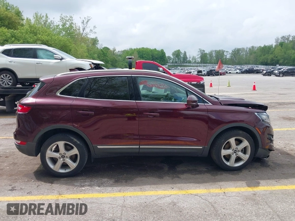 2018 Lincoln MKC Premiere z VIN 5LMCJ1C98JUL30207, wystawiony jako IAAI lot #42275853 z przebiegiem 51 206 mil mil oraz . Historia ofert i sprzedaży dostępna na DreamBid. Obrazek 14.