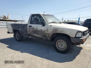 1989 Toyota Pickup z VIN JT4RN81R4K0003524, wystawiony jako Copart lot #56073845 z przebiegiem 153 704 mil mil oraz Tytuł czysty. Historia ofert i sprzedaży dostępna na DreamBid. Obrazek 4.