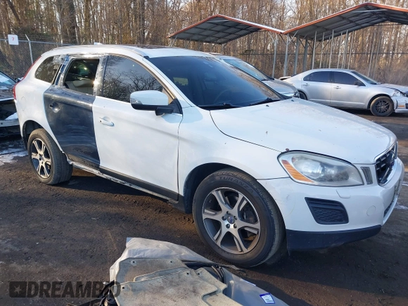 2013 Volvo XC60 T6 z VIN YV4902DZ1D2370635, wystawiony jako IAAI lot #41314514 z przebiegiem 171 696 mil mil oraz . Historia ofert i sprzedaży dostępna na DreamBid. Obrazek 1.