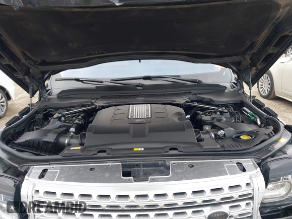2017 Land Rover Range Rover z VIN SALGS2FE7HA327811, wystawiony jako IAAI lot #41232873 z przebiegiem 55 304 mil mil oraz . Historia ofert i sprzedaży dostępna na DreamBid. Obrazek 10.