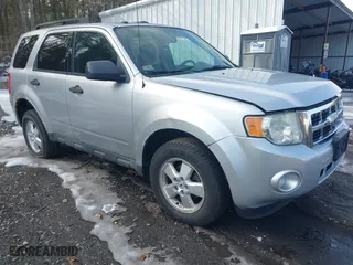 2010 Ford Escape XLT with VIN 1FMCU9DG2AKA69156, listed as a IAAI auction lot 41651509 with 189,771 mi miles. Bid and sale history available at carsss.com. Image 1.