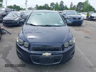 2015 Chevrolet Sonic LS z VIN 1G1JA5SH2F4114299, wystawiony jako IAAI lot #42078790 z przebiegiem 112 719 mil mil oraz . Historia ofert i sprzedaży dostępna na DreamBid. Obrazek 12.