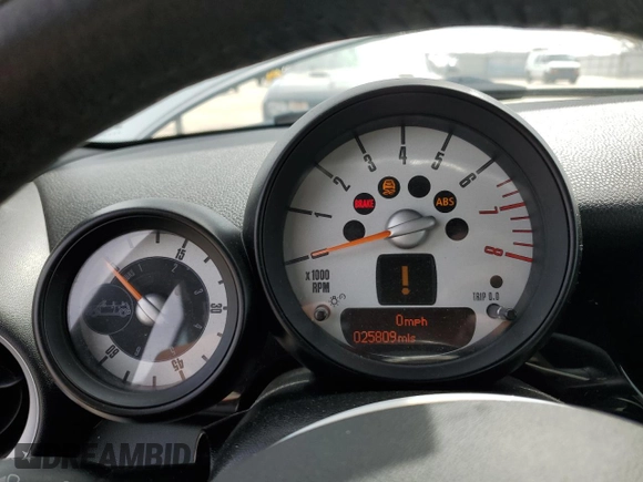 2011 MINI Convertible with VIN WMWZN3C53BTZ89332, listed as a Copart auction lot 45945515 with 25,809 mi miles and Salvage title. Bid and sale history available at DreamBid. Image 9.