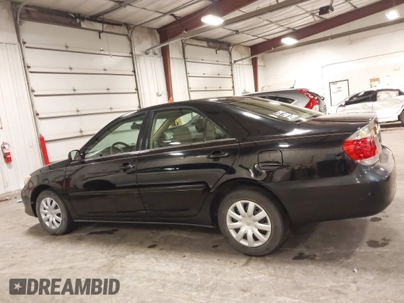 2005 Toyota Camry STD z VIN 4T1BE32K75U591725, wystawiony jako IAAI lot #42407471 z przebiegiem 180 756 mil mil oraz . Historia ofert i sprzedaży dostępna na DreamBid. Obrazek 15.