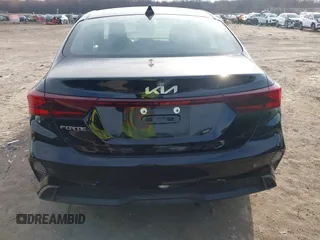 2024 Kia Forte LXS z VIN 3KPF24AD5RE840129, wystawiony jako IAAI lot #41824131 z przebiegiem 4 705 mil mil oraz . Historia ofert i sprzedaży dostępna na DreamBid. Obrazek 16.