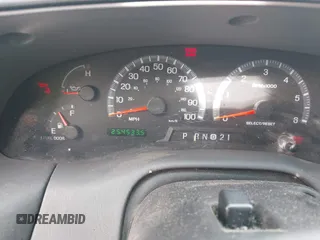 2000 Ford F-150 XL with VIN 2FTRX17W1YCA76589, listed as a IAAI auction lot 41452320 with 254,533 mi miles. Bid and sale history available at carsss.com. Image 7.
