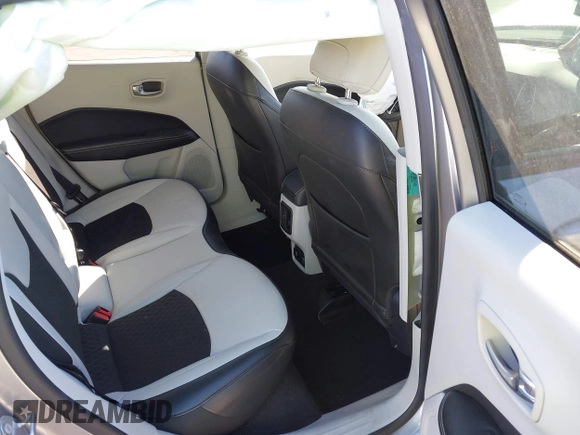 2020 Jeep Compass Altitude z VIN 3C4NJCBB1LT234979, wystawiony jako IAAI lot #41872466 z przebiegiem 37 827 mil mil oraz . Historia ofert i sprzedaży dostępna na DreamBid. Obrazek 8.