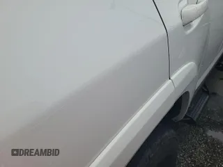 2023 Toyota 4Runner TRD Pro z VIN JTELU5JR4P6107986, wystawiony jako IAAI lot #42575841 z przebiegiem 8 950 mil mil oraz . Historia ofert i sprzedaży dostępna na DreamBid. Obrazek 23.