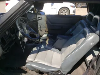 1984 Ford Mustang z VIN 1FABP27W7EF225018, wystawiony jako Copart lot #48488031 z przebiegiem 49 673 mil mil oraz Szkoda całkowita • Salvage title. Historia ofert i sprzedaży dostępna na DreamBid. Obrazek 5.