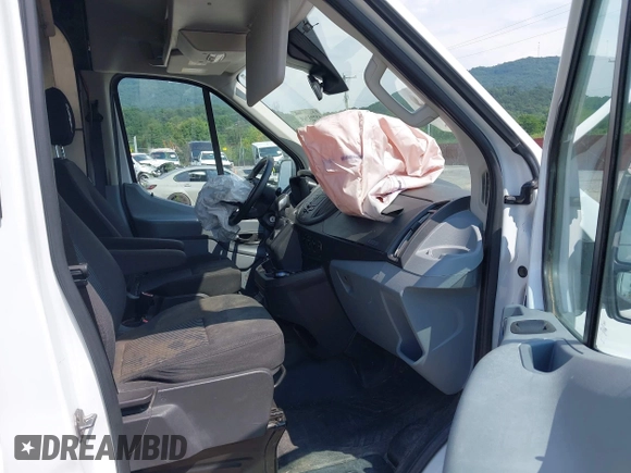 2018 Ford Transit z VIN 1FTYE1CM1JKA97062, wystawiony jako IAAI lot #42728269 z przebiegiem 103 586 mil mil oraz . Historia ofert i sprzedaży dostępna na DreamBid. Obrazek 5.
