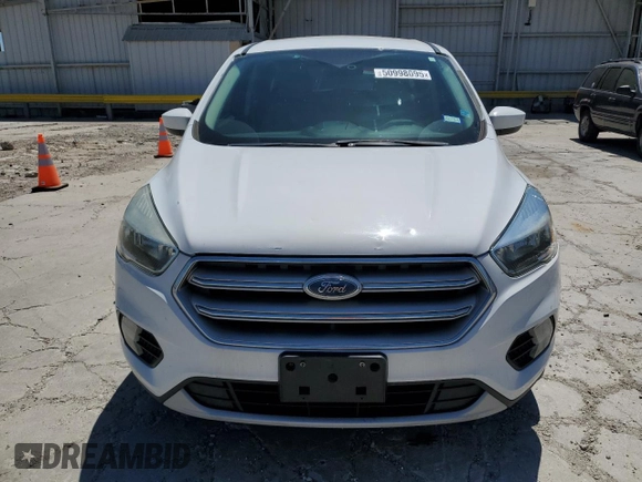 2017 Ford Escape SE z VIN 1FMCU0G9XHUC38315, wystawiony jako Copart lot #50998095 z przebiegiem 81 110 mil mil oraz Czysty tytuł • Clean title. Historia ofert i sprzedaży dostępna na DreamBid. Obrazek 5.