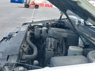 2010 Chevrolet Tahoe LTZ z VIN 1GNUCCE03AR238688, wystawiony jako IAAI lot #41775032 z przebiegiem 215 614 mil mil oraz . Historia ofert i sprzedaży dostępna na DreamBid. Obrazek 19.