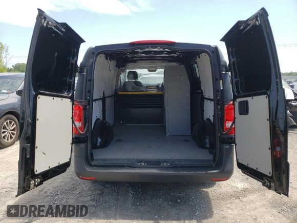 2020 Mercedes-Benz Metris Cargo z VIN W1YV0BEY0L3727010, wystawiony jako Copart lot #61809493 z przebiegiem 56 924 mil mil oraz . Historia ofert i sprzedaży dostępna na DreamBid. Obrazek 10.
