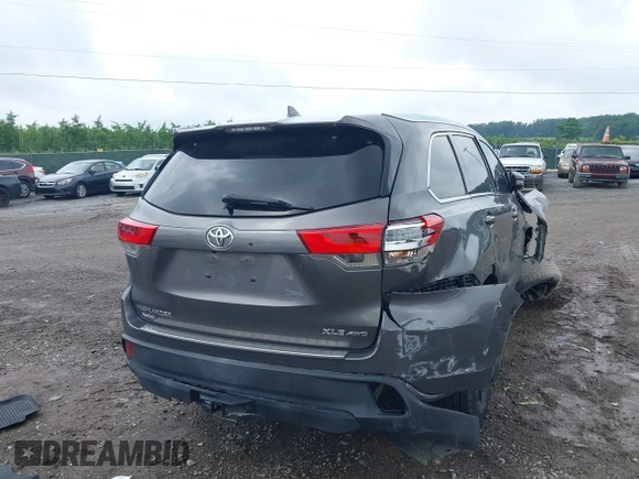 2017 Toyota Highlander XLE with VIN 5TDJZRFH6HS417613, listed as a IAAI auction lot 42440157 with 84,480 mi miles and . Bid and sale history available at DreamBid. Image 4.