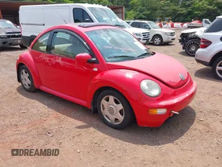 2001 Volkswagen Beetle GLS z VIN 3VWCS21C01M406402, wystawiony jako IAAI lot #42366683 z przebiegiem 171 574 mil mil oraz . Historia ofert i sprzedaży dostępna na DreamBid. Obrazek 1.