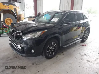 2018 Toyota Highlander SE z VIN 5TDJZRFH5JS532919, wystawiony jako IAAI lot #42246687 z przebiegiem 190 890 mil mil oraz . Historia ofert i sprzedaży dostępna na DreamBid. Obrazek 2.