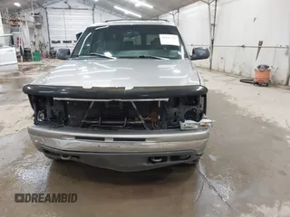 2000 Chevrolet Suburban LT with VIN 3GNFK16T9YG130739, listed as a IAAI auction lot 41943223 with 300,952 mi miles. Bid and sale history available at carsss.com. Image 6.